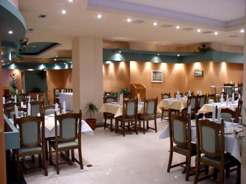 Rex Hotel Tulcea Esterno foto